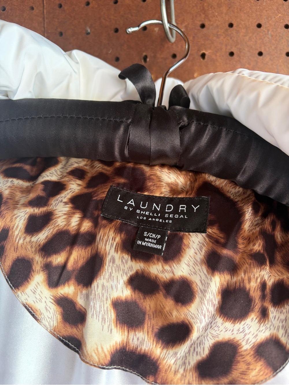 Laundry By Shelli Segal White Jacket with Leopard Print Lining and Black Trim